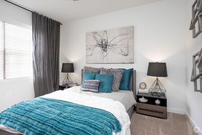 1BR, 1BA - 692SF