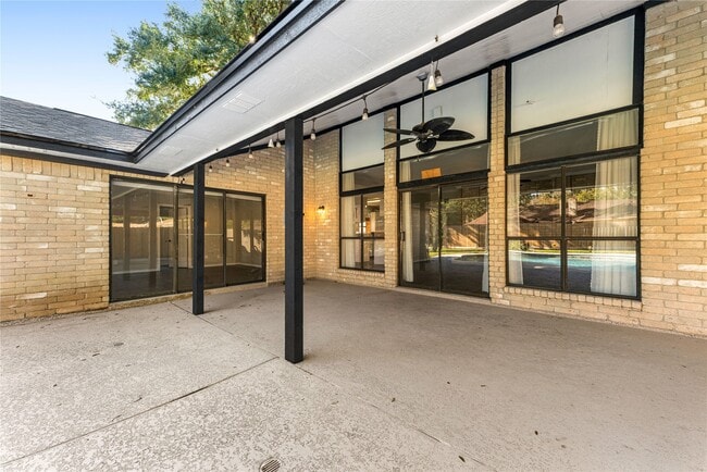 Photo - 303 Narcissus St