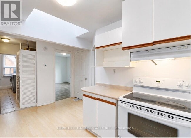 Photo - 142 Riveredge Dr