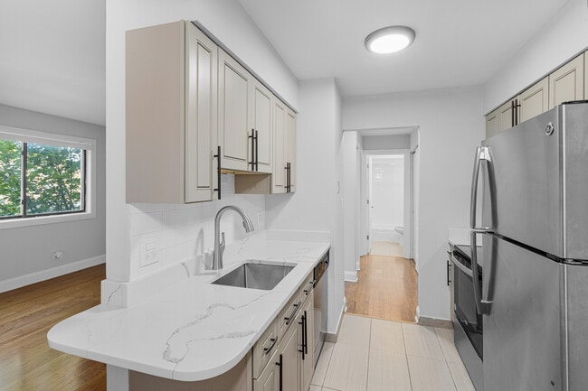 Photo - 7545 N Winchester Ave Unit 303