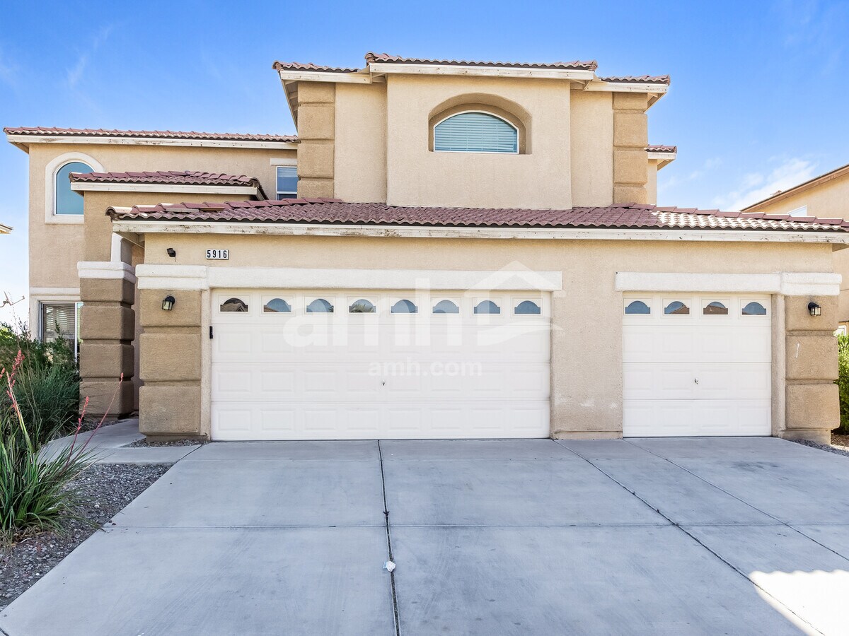 Photo - 5916 Tipperary St