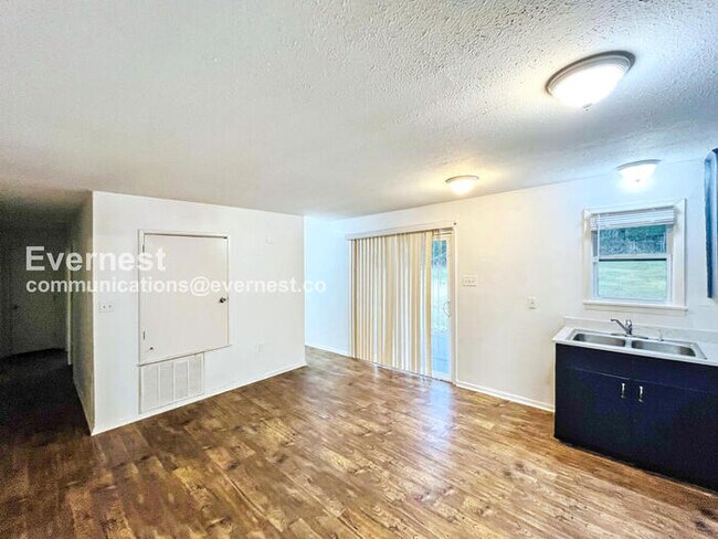 Photo - 1460 Woody Dr