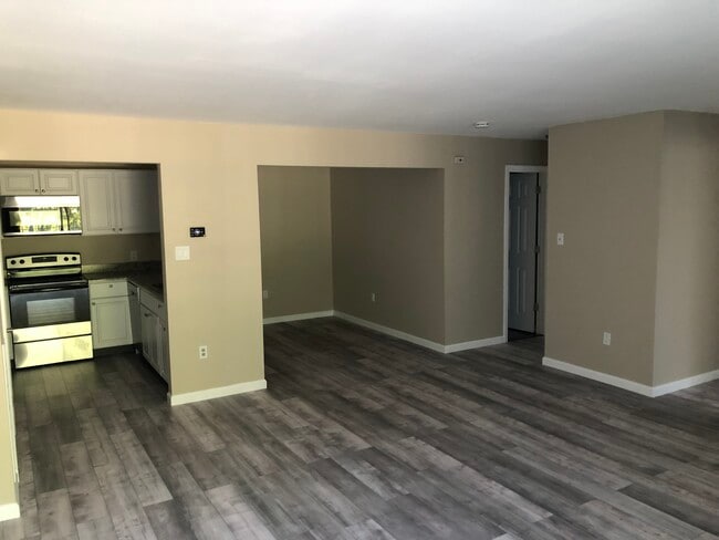 Photo - 290 Heather Croft