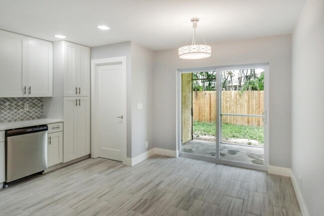 Photo - 9126 Roan Ln