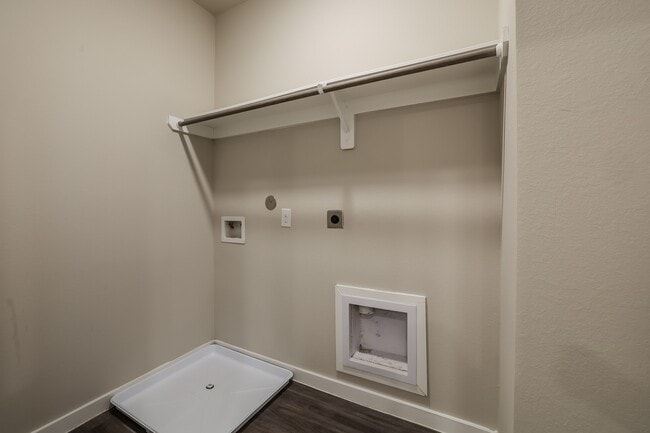 Photo - 18519 Centro Row