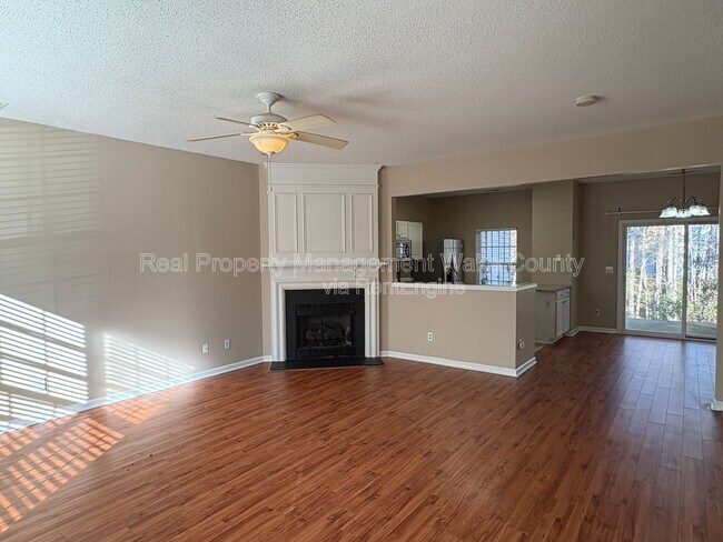 Photo - 504 Canyon Lake Cir