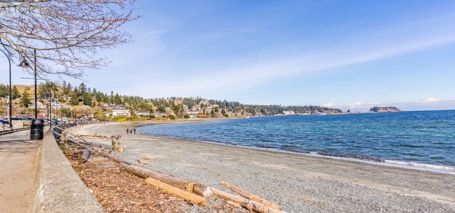 Photo - 2745 Departure Bay Rd