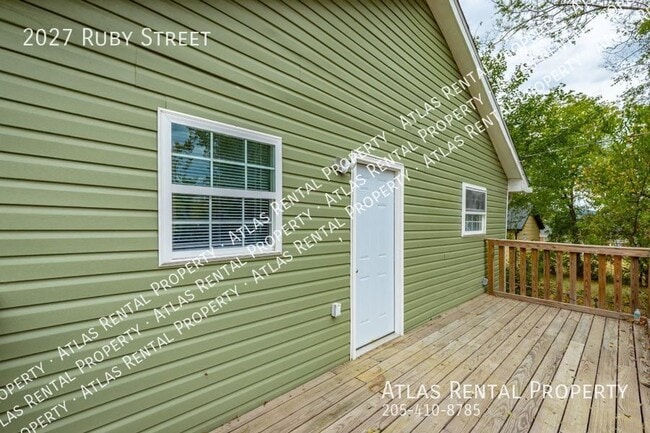 Photo - 2027 Ruby St