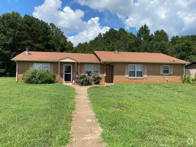 Building Photo - 2 bed 1 bath in Bogart! Rental