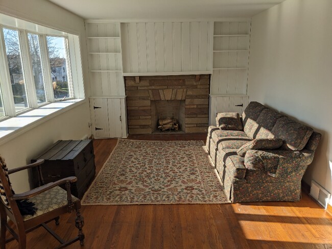 Photo - 627 Fairmont St