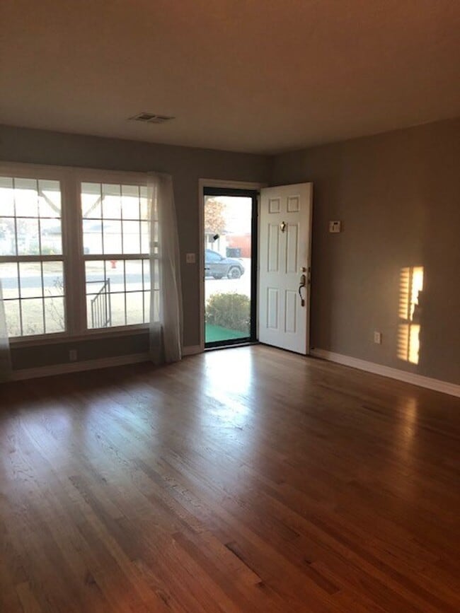 Photo - Adorable 3 Bed | 1 Bath + Bonus Room in Mayfair Heights - ALL Appliances Included