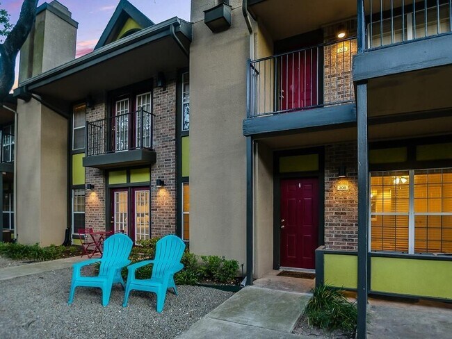 Building Photo - 7685 Northcross Dr Unit 208