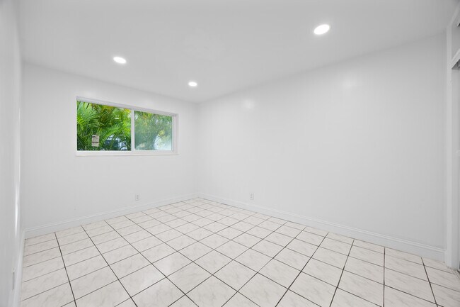 Photo - 411 SE 3rd Ave