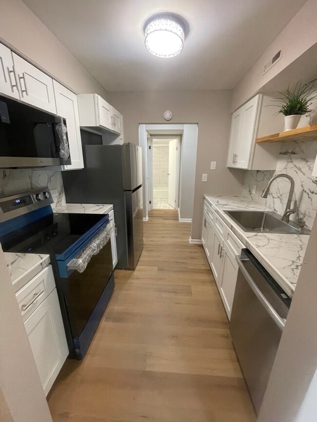 Building Photo - 1047 S Evergreen Ave Unit 107