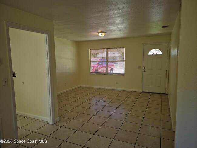 Photo - 819 Cedar Dr