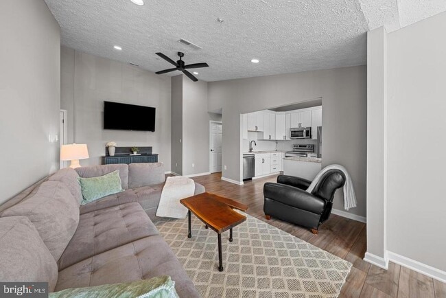 Photo - 5601 Avonshire Pl Unit M
