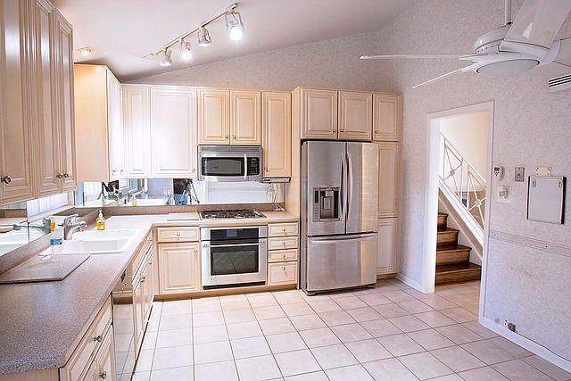 Photo - 614 Leamington Ave