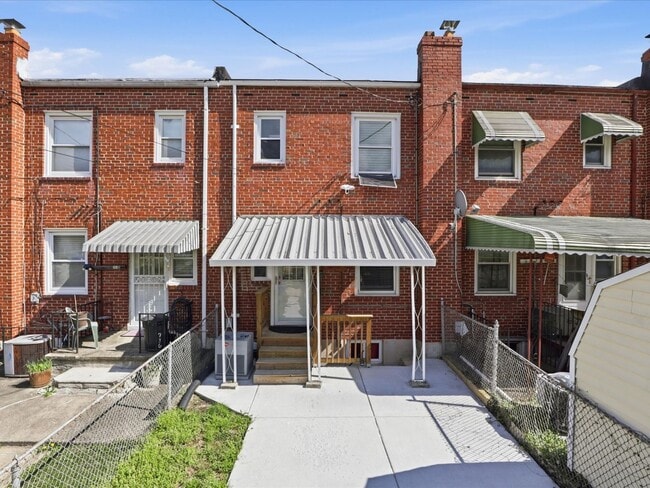 Photo - 2BR, 1BA Brick Front Row Home in Yale Heights