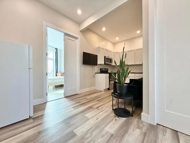 Photo - Furnished room/NOT APARTMENT Unit 2A