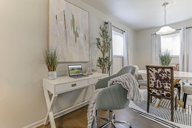 Photo - 1405 Coburg Rd