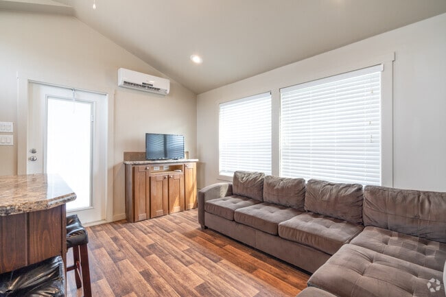 Photo - Creekside Oaks