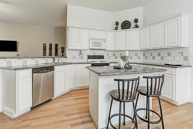 Photo - 907 Norfolk Dr