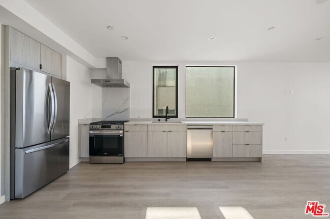 Photo - 3755 S Canfield Ave Unidad 302