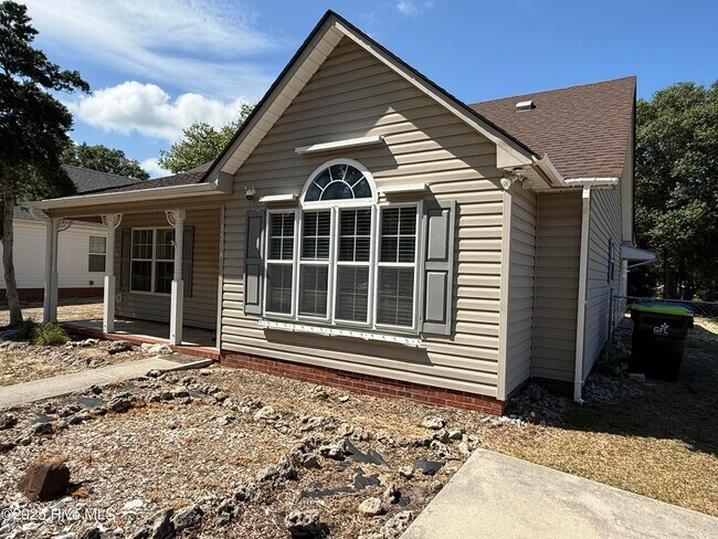 Photo - 1308 E Oak Island Dr