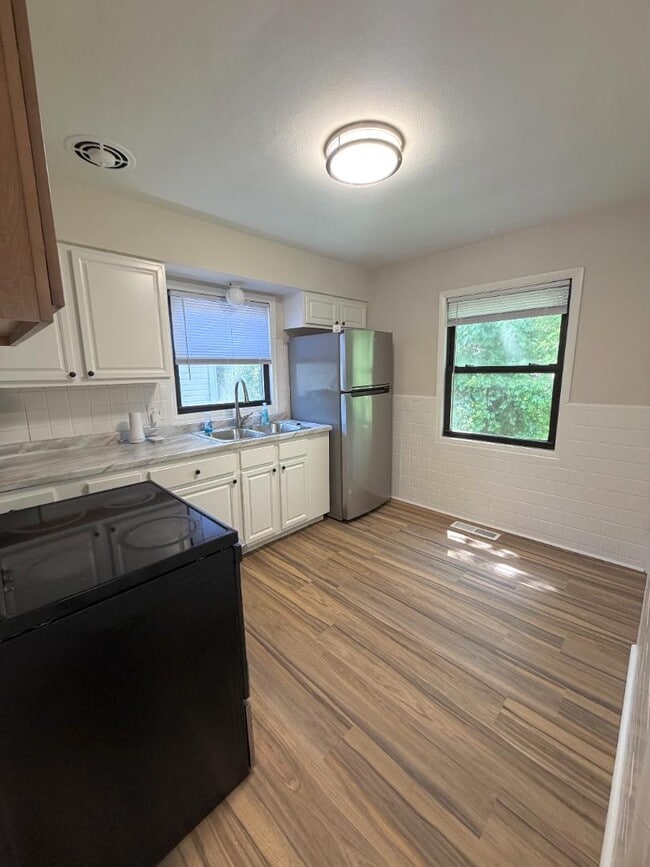 Photo - 122 Elkan Ave