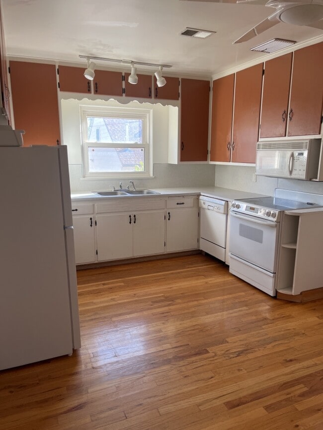 Photo - 2520 Deming Blvd