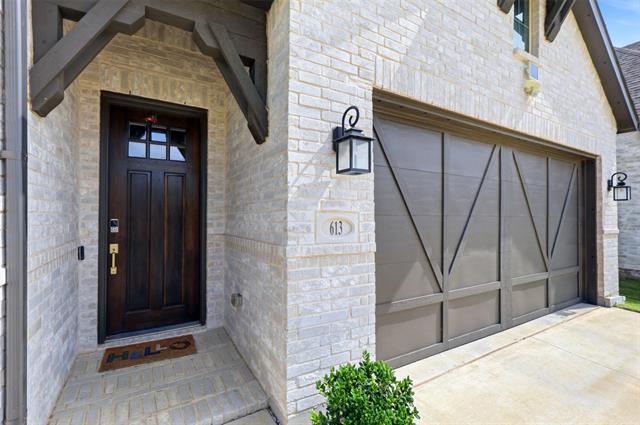 Photo - 613 Oakmoss St