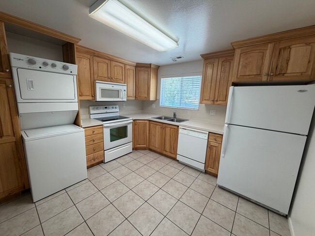 Building Photo - 378 S 150 W Unit 378