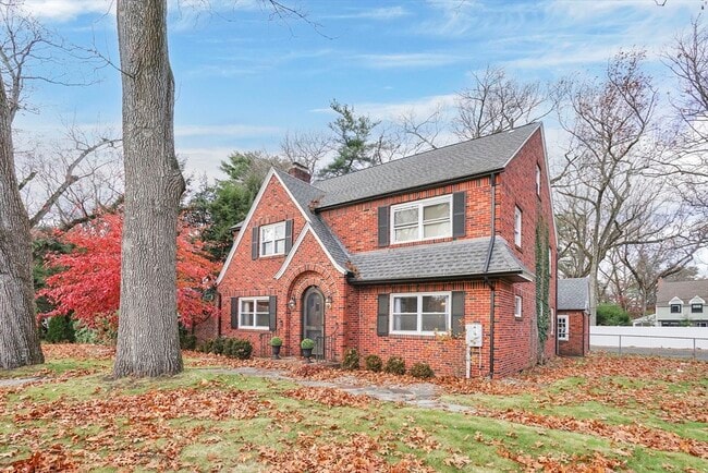 Building Photo - 350 Converse St