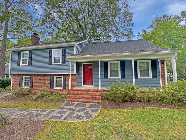 Building Photo - Spacious 4BR/2.5BA Home in Prime West End ...