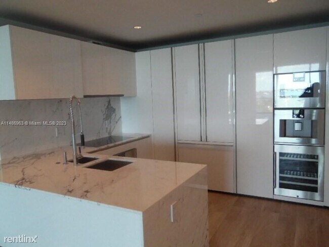 Photo - 2 br, 2.5 bath Condo - 10203 Collins Ave U... Unidad 905