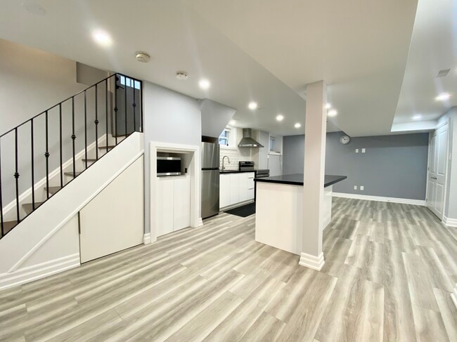 Building Photo - 1001 Cosburn Ave. Unit BSMT