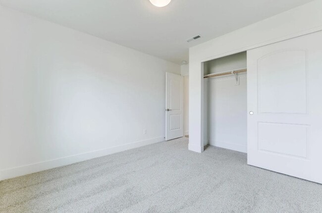 95 E 22nd Pl