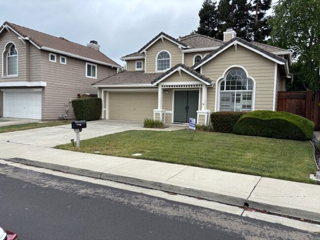 Building Photo - Lovely Home in Sought-After Neighborhood