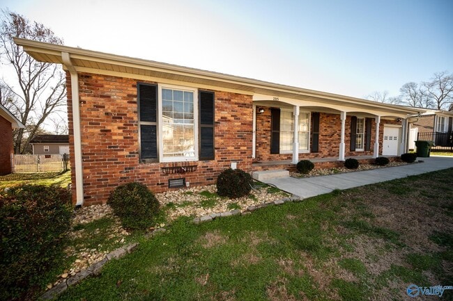 Building Photo - 2215 Fairfax St NE