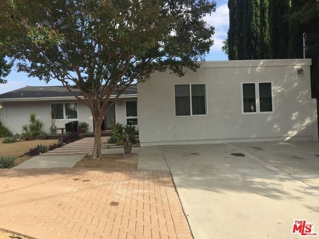 Building Photo - 7040 Semrad Rd Rental