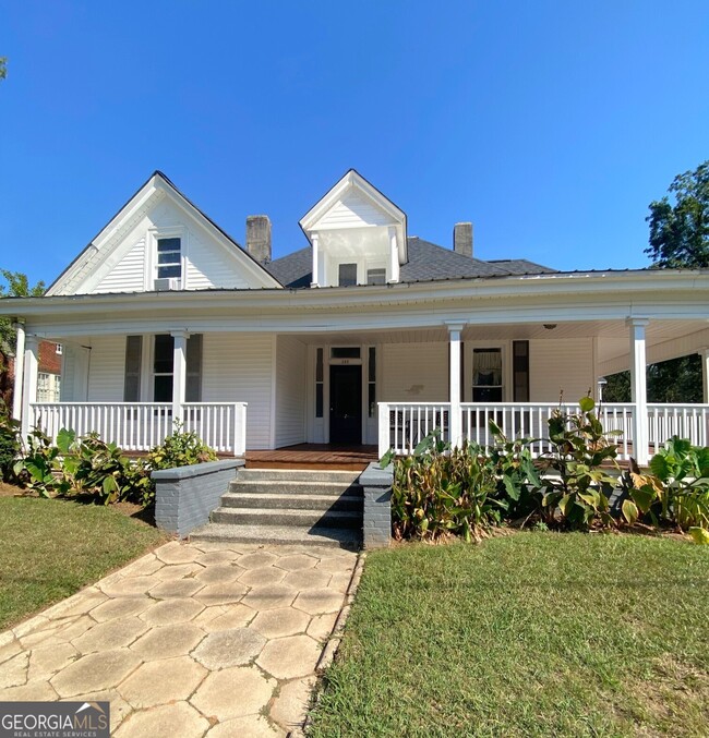 Building Photo - 302 Cedar St Unit A