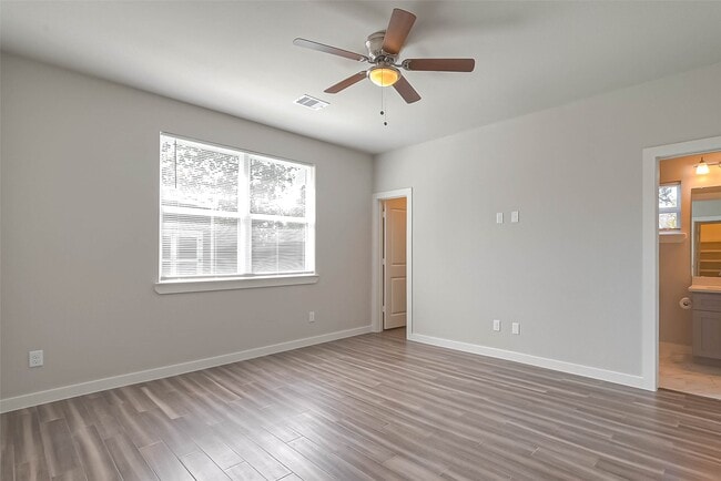 Photo - 910 King St