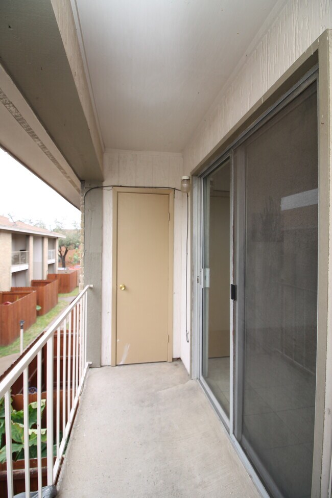 Photo - 612-620 E Hibiscus Ave