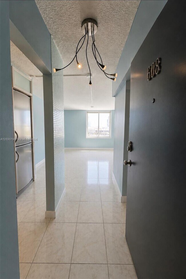 Photo - 1255 Collins Ave Unidad 608