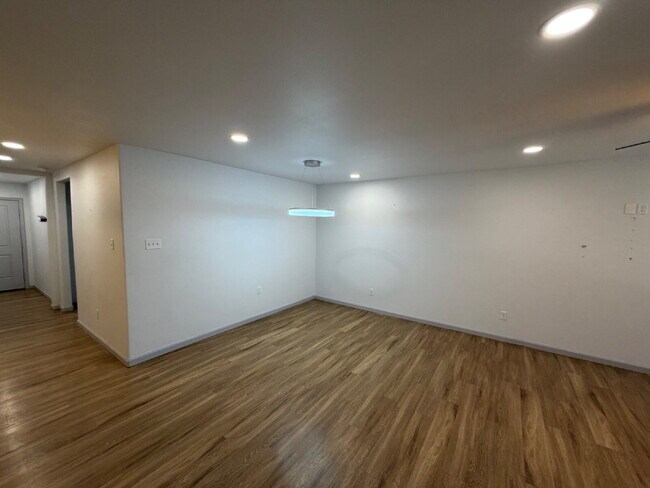 Luxurious Two-Bedroom Townhome Located In Lincoln 16!