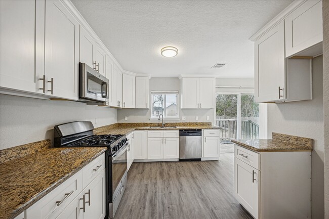 Photo - 5126 Higgins St