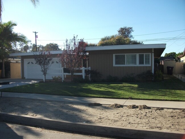 4BD/2BA Available Near El Dorado Park!! - 4BD/2BA Available Near El Dorado Park!!