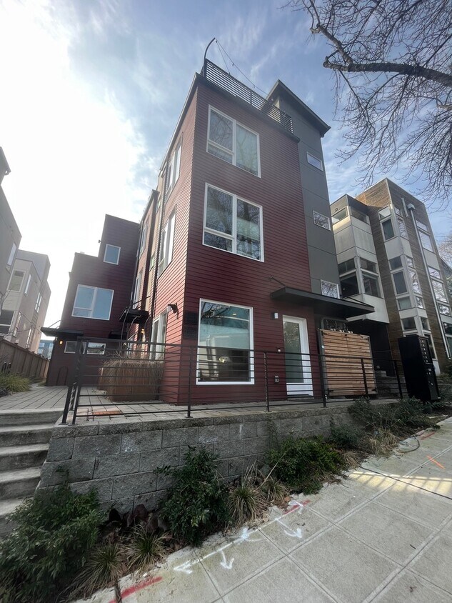 Photo - 2023 S Washington St (Seattle, WA)