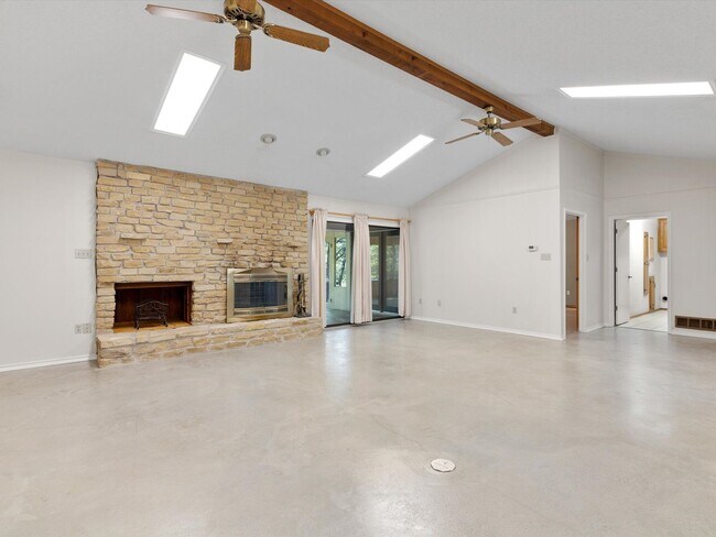 Photo - Gorgeous 3 bed room 2 bath in Decatur