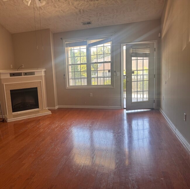 Building Photo - 4030 Bardstown Ct Unit 201
